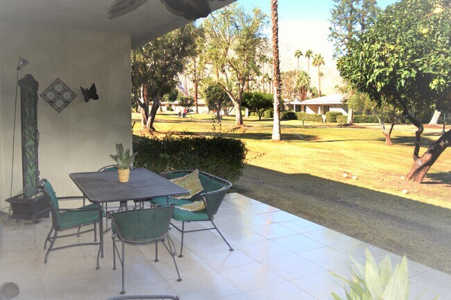 Building Photo - 2288 Oakcrest Dr