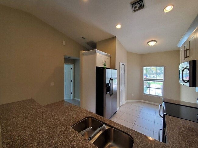 Building Photo - Duplex for rent