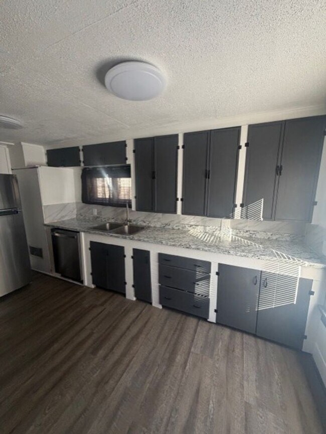 Building Photo - Beautifully Remodeled 3 Bedroom, 1 Bath Home – Move-In Ready!