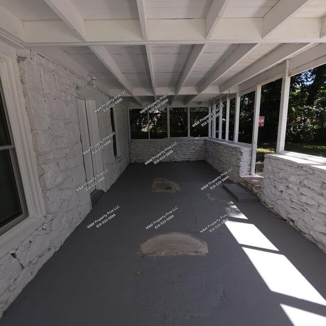 Building Photo - 425 N Morse Ave