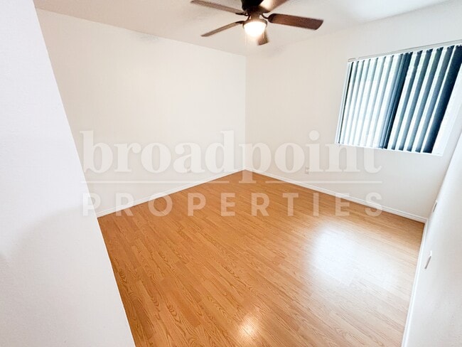 Building Photo - 581 Glenheather Dr