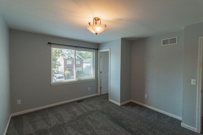 Building Photo - 3334 Cummings Ave