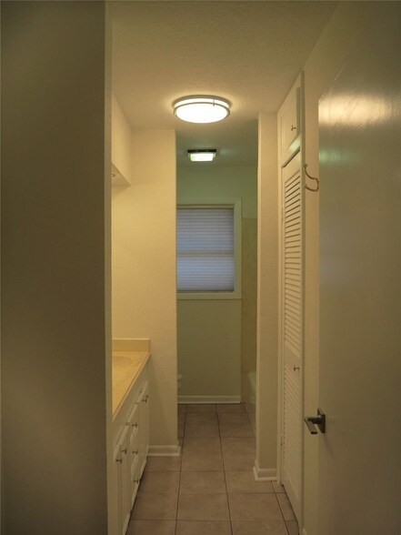 Building Photo - 10319 Raritan Dr