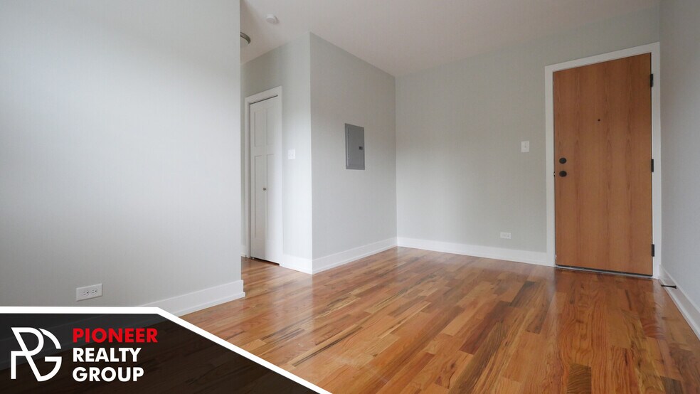 Building Photo - 910 W George St