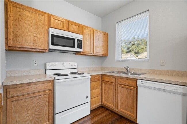 Building Photo - Seelyville Terrace