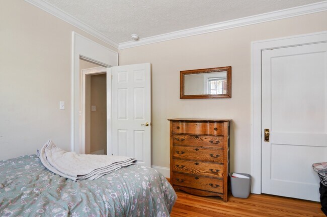 Building Photo - 545 Montgomery St