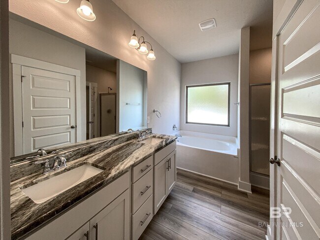 Building Photo - 324 Wickman Ave