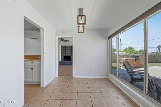 Building Photo - 809 Del Mar Dr