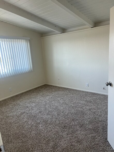 Building Photo - 240 Holly St