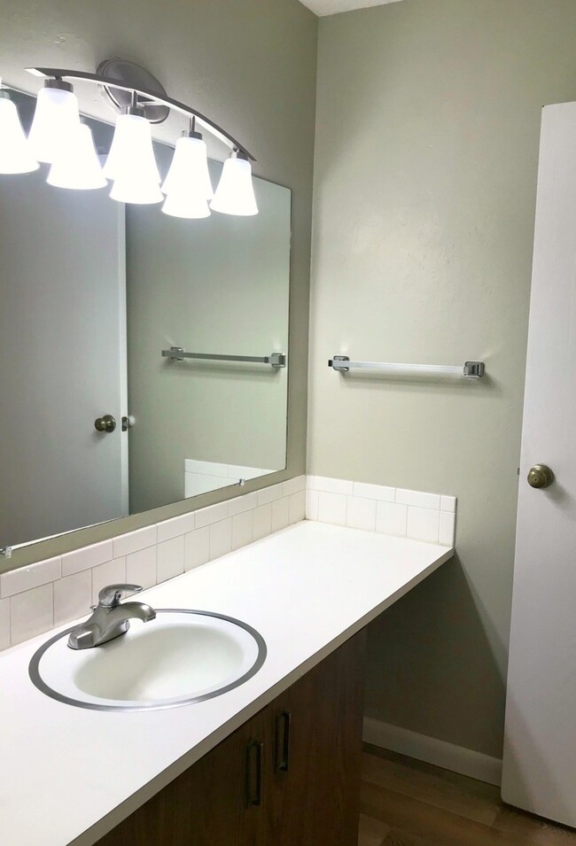 Building Photo - Spacious Condo in Secured Building – Prime...