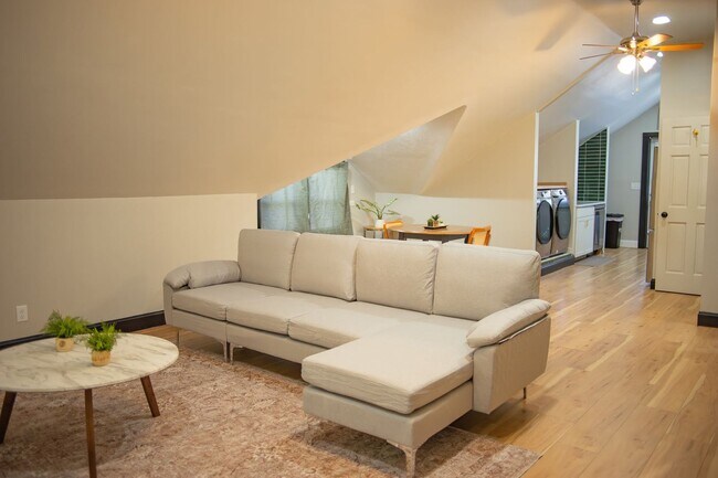 Building Photo - 4174 Cass St