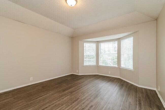 Building Photo - 3336 Raleigh Dr