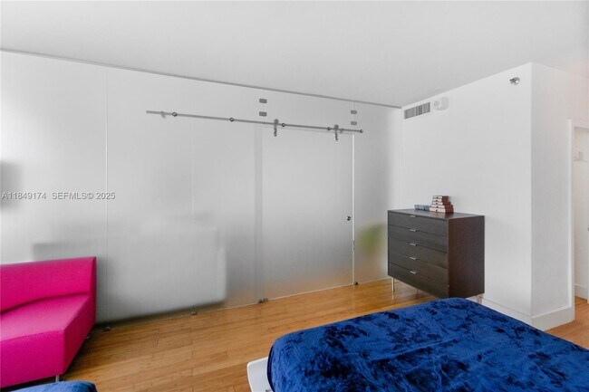 Building Photo - 100 Lincoln Rd