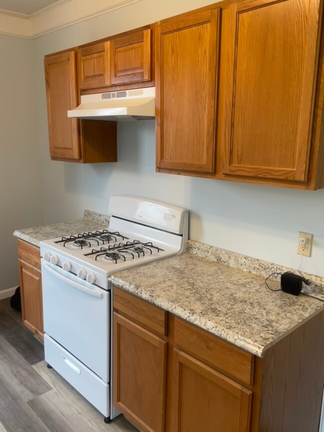 Building Photo - 1736 Lincoln Ave