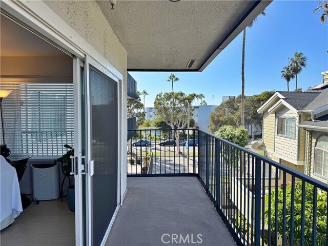 Building Photo - 230 S Catalina Ave