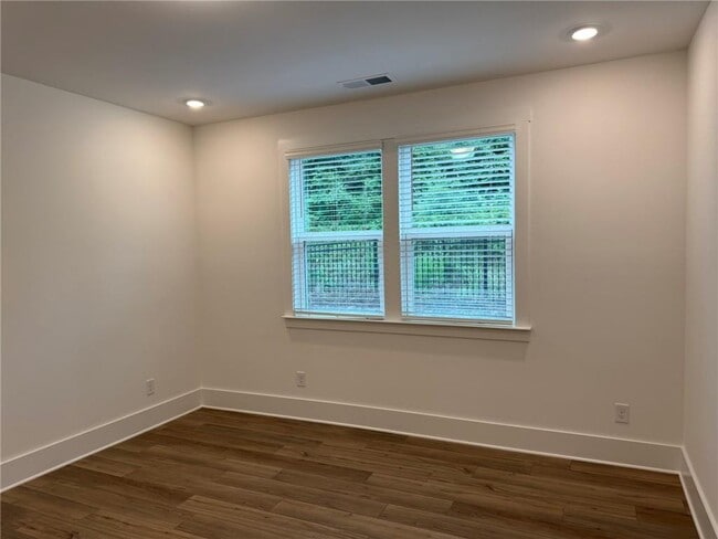 Building Photo - 1702 Gunnin Trce NW