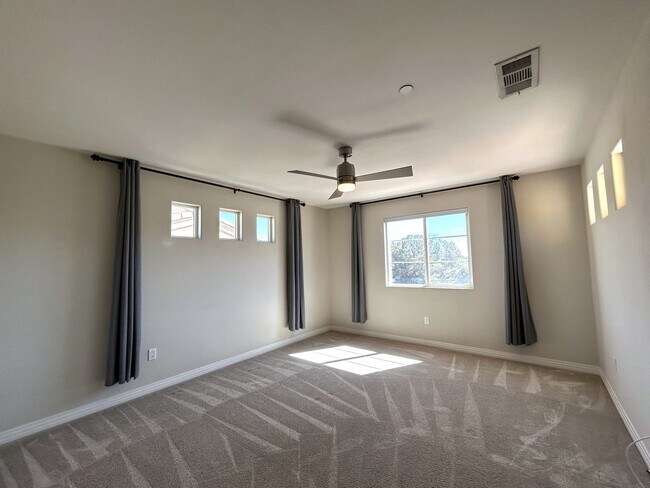Building Photo - AVAILABLE NOW!! GORGEOUS 2 Bed 2.5 Bath Condo in La Quinta!