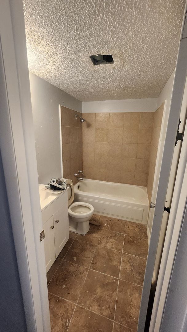 Building Photo - 5519 NW Eisenhower Dr
