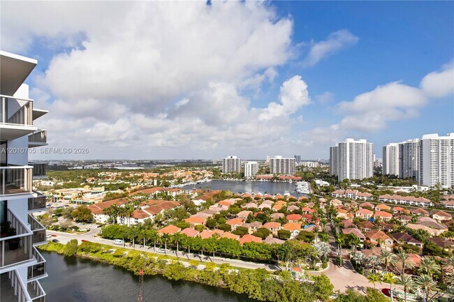 Building Photo - 3701 N Country Club Dr