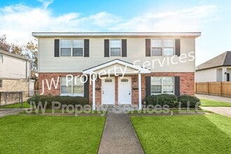 Building Photo - 2203-2203 Octavia Dr