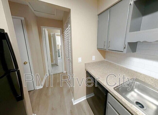 Building Photo - 467 Lombard St