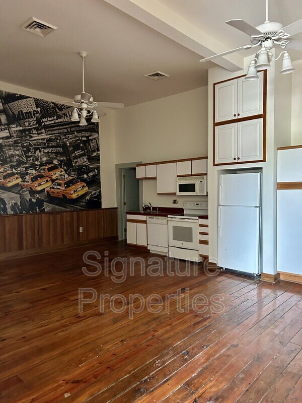 Building Photo - 224 Paradise Ln