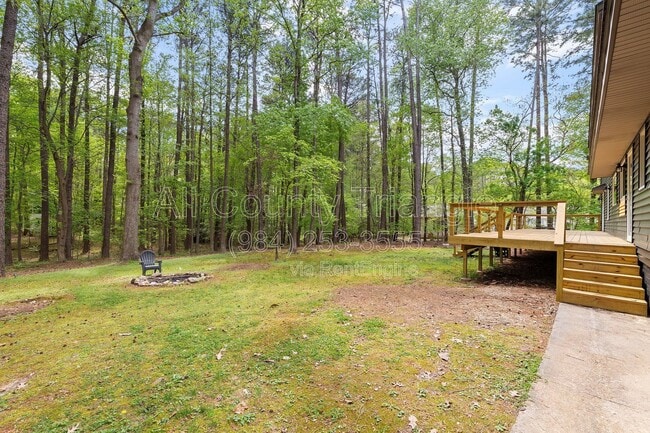 Building Photo - 5105 Pine Dr