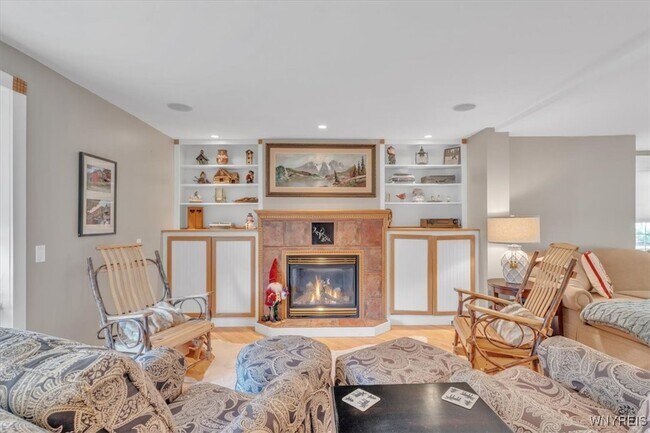 Building Photo - 29 Monroe St