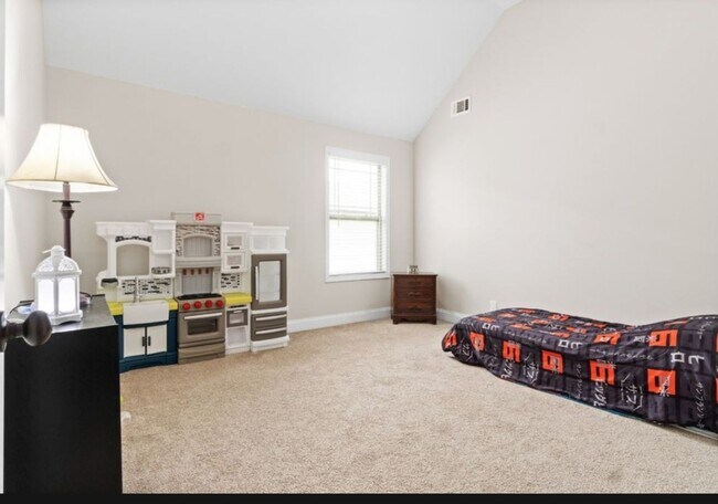 Building Photo - Spacious 5BR House in Clarksville