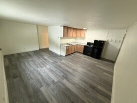 APT9 Main Area - Hillside Apartments