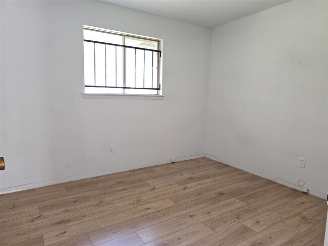 Building Photo - 11023 Linvale Dr
