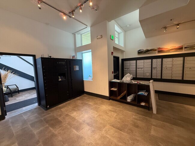 Building Photo - 655 Crockett St