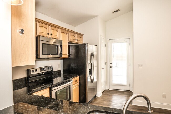 Building Photo - Three Bedroom Home in Hearthstone Lakes Co...