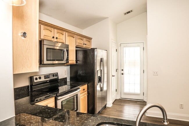 Building Photo - Three Bedroom on the Pond in Hearthstone Lakes Community