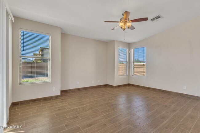 Building Photo - 3233 E Blue Ridge Way