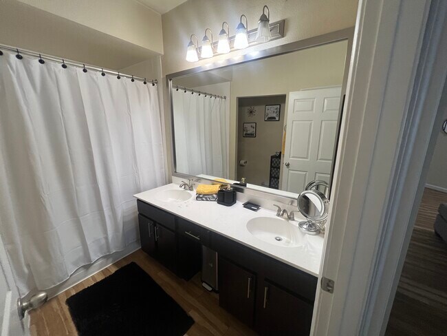 Building Photo - 3300 Cummins St