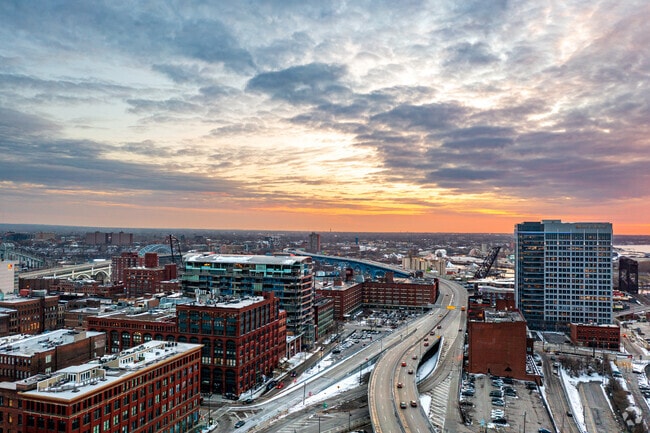 Context - Pinnacle Condominiums