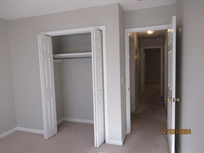 Building Photo - 3840 Oleander Dr