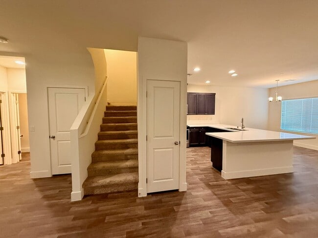 Building Photo - 3 BED 2.5 BATH 2 CAR GARAGE TOWNHOUSE w/ P...