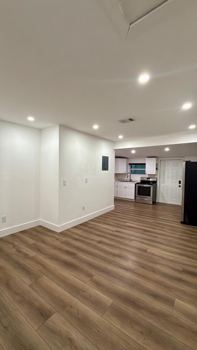 Building Photo - 712 Nottingham Blvd