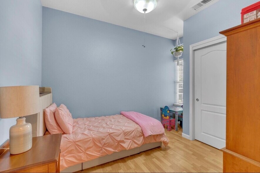 Building Photo - 8639 N Talladega Way