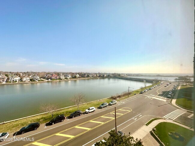 Building Photo - 500 Deal Lake Dr