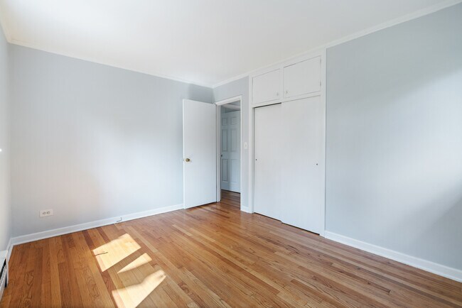 Building Photo - 301 N Derbyshire Ave