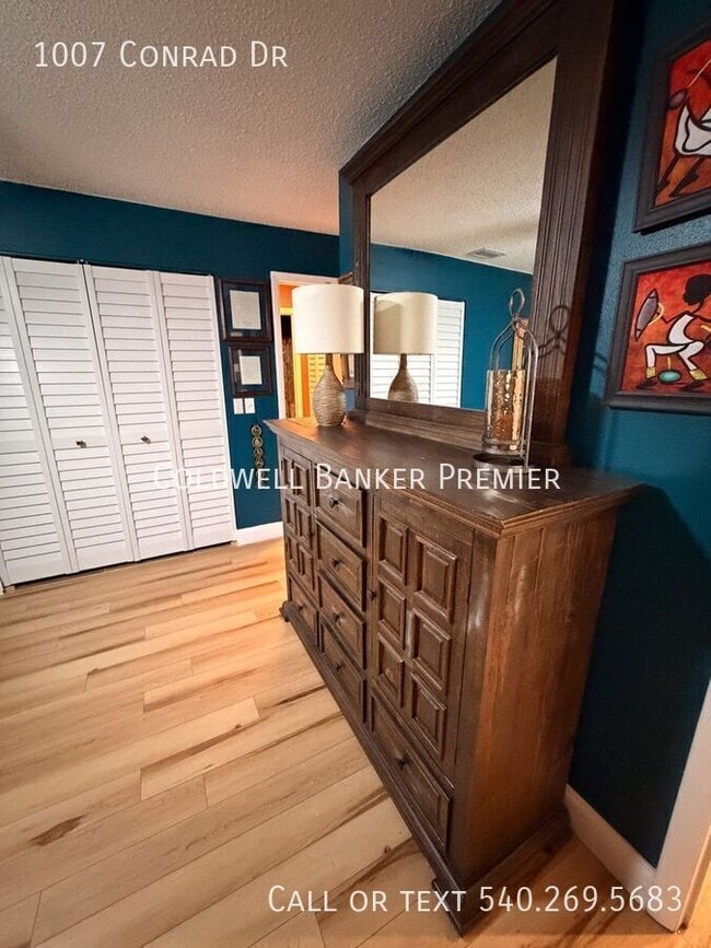 Building Photo - 1007 Conrad Dr