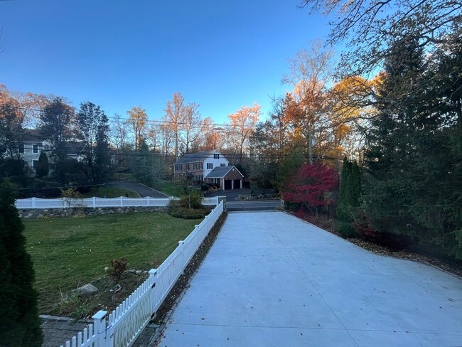 Building Photo - 158 Jelliff Mill Rd