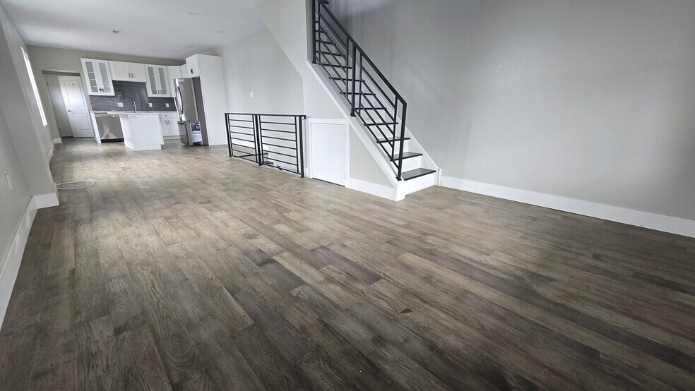 Building Photo - 484 Shurs Ln