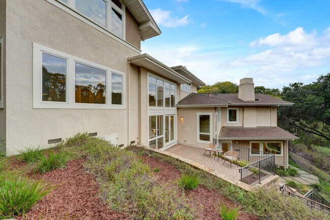 Building Photo - 140 Emerald Estates Ct