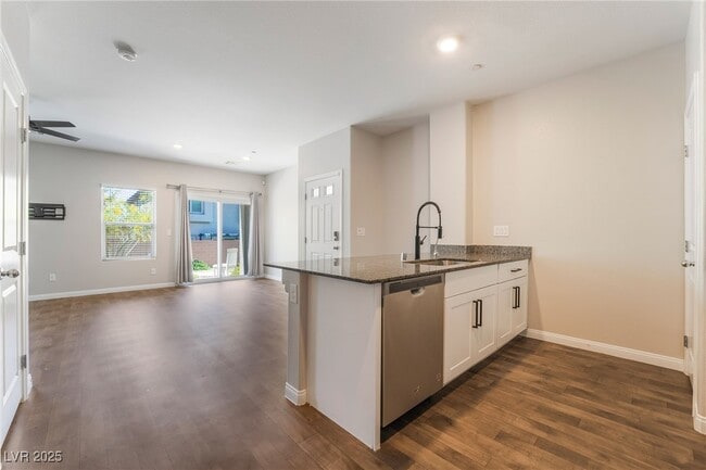 Building Photo - 12731 Epperly St