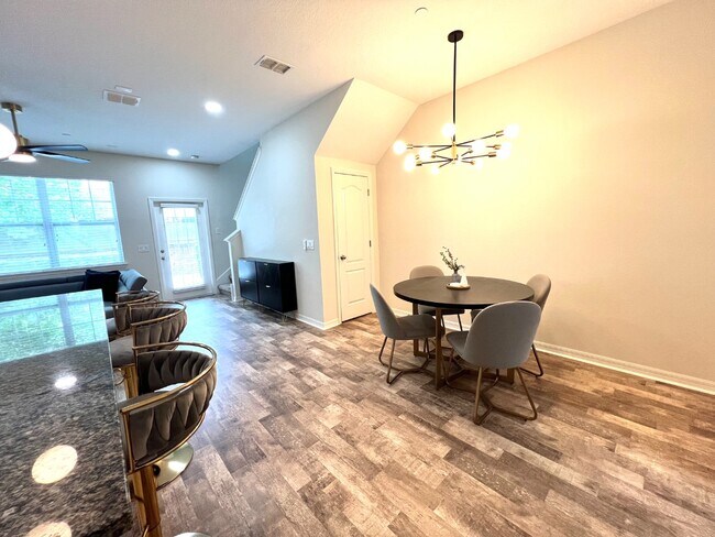 Building Photo - 1043 Taramundi Dr