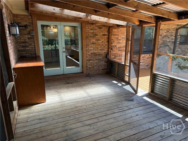 Building Photo - 292 Tara Way
